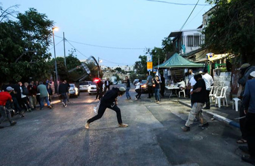 Yahudi yerleşimciler Filistinlilerin evlerine saldırdı