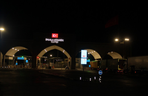 Sınırda dehşete düşüren olay! Avrupa'ya kaçmak için bindikleri tırda havasızlıktan öldüler