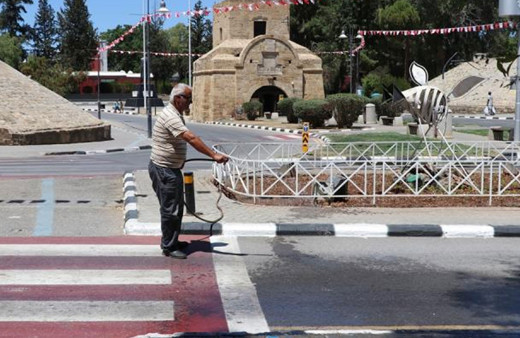 KKTC'de sıcaklar nedeniyle belirli saatlerde dışarıda çalışma yasağı uzatıldı