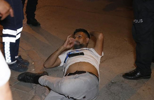 Yolda yürürken silahla vuruldu yattığı yerde sigara içti! Yakını başında gözyaşı döktü