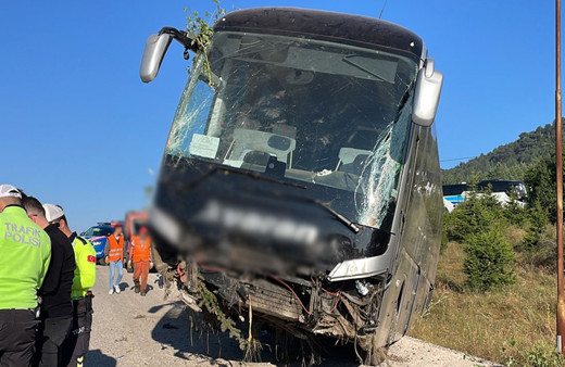 Bolu'da yolcu otobüsü yoldan çıktı! Ağır yaralılar var
