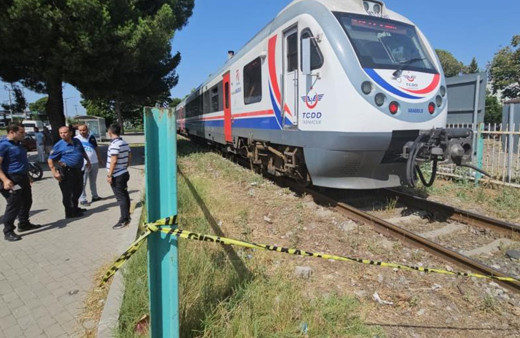 Aydın'da trenin çarptığı adam hayatını kaybetti, yakınları sinir krizleri geçirdi