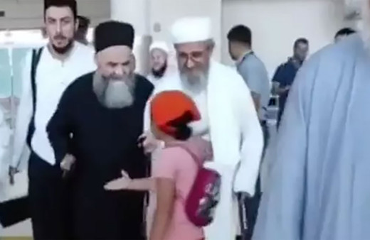 Cübbeli Ahmet Hoca 5 yaşındaki kızın elini sıkmadı! 'Caiz değil, bir de sarılalım kızla, karıyla...'
