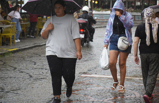 Edirne'de kuvvetli sağanak yağış serinletti!