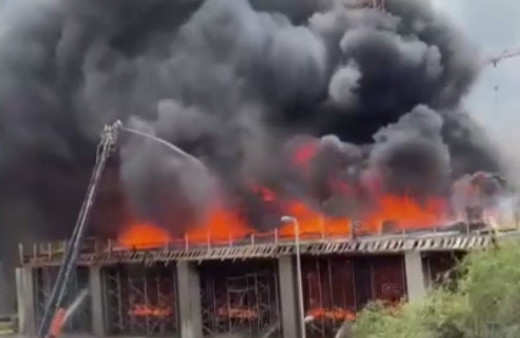 Beylikdüzü'nde inşaat halindeki binadaki yangın çıktı