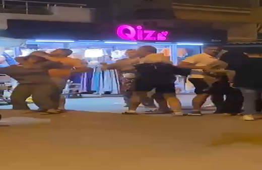 Saç baş birbirlerine girdiler! Bursa'da kadın kavgasını erkekler bile ayıramadı