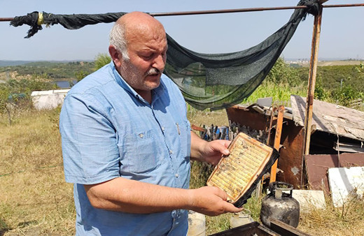 Yangından çıkan Kur'an-ı Kerim görenleri hayrete düşürdü! Ev kül oldu geriye sadece Kur'an-ı Kerim kaldı