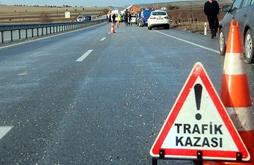 Niğde'de trafik kazası can aldı! Minibüs ve otomobil çarpıştı...