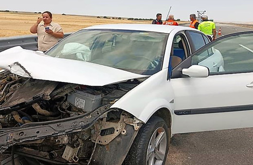 Aksaray'da feci kaza! Otomobil ve minibüs çarpıştı 7 kişi ölümden döndü