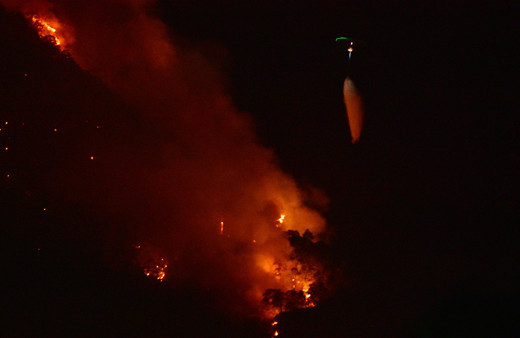 Bakan Yumaklı duyurdu: Günlerdir cayır cayır yanıyordu! Kemer'deki orman yangını kontrol altına alındı