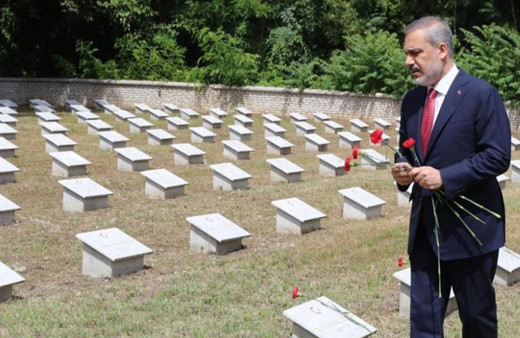 Hakan Fidan, Galiçya Cephesi Türk Şehitliği'ni ziyaret etti