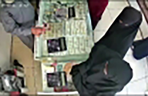 Adana'da iki kadın kılık değiştirip kuyumcuyu soydu