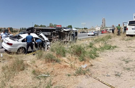 Ankara’da 3 aracın karıştığı kazada 1 kişi öldü, 10 kişi yaralandı!