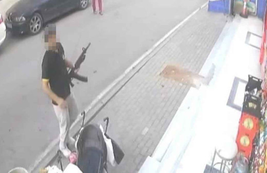 Darp edilen hamile kadın düşük yapmıştı! Saldırı görüntüleri ortaya çıktı: Akrabaları öç almaya taramalı tüfekle geldi!