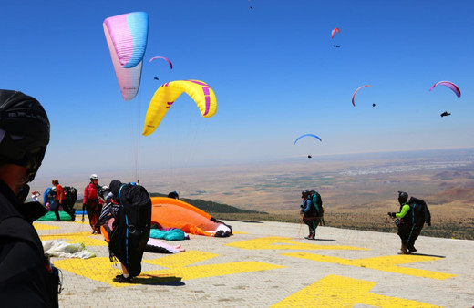 Hasan Dağı'ndaki Yamaç Paraşütü Dünya Kupası, antrenman uçuşlarıyla başladı