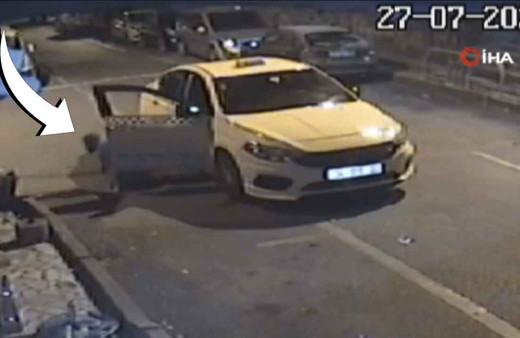 İstanbul'da ilginç hırsızlık! Polis kovalamacası saniye saniye kamerada: Gittiklerini görünce rögardan çıkıp kaçtılar!