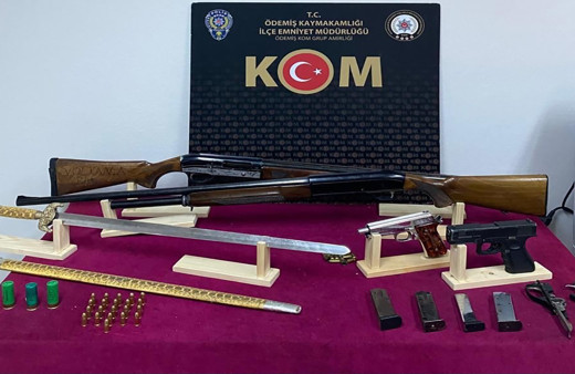 İzmir'de ruhsatsız silah baskını