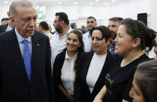 Cumhurbaşkanı Erdoğan Pendik'te Cemevi'ni ziyaret etti