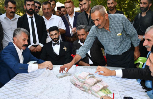 40 koyun kesildi, 1,5 milyon TL para, 1 kilo altın takıldı!