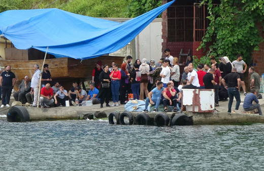 Ayağına bağladığı çapa denize atlayıp intihar etti son anlarını sosyal medyada paylaştı