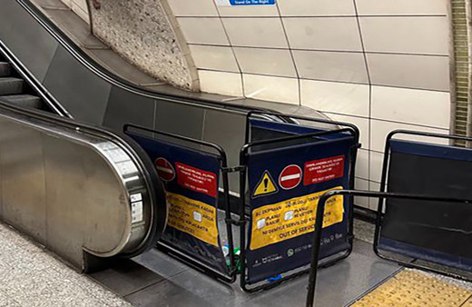 Beylikdüzü'nde yürüyen merdiven faciası! Küçük çocuk ağır yaralandı