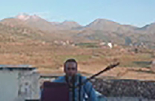 Erciyes'te manzaraya döndü kurda kuşa konser verdi! Yerel sanatçı paylaşımıyla binlerce beğeni aldı