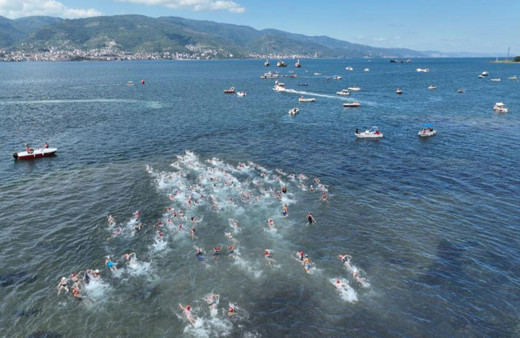 İzmit Körfezi'nde 2 bin 650 metre kulaç attılar!