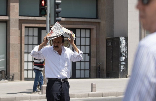 Antalya'da sahildeki yoğunluk yazı aratmadı
