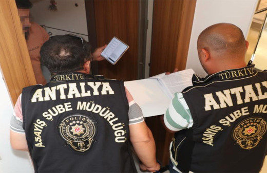 Antalya'da günlük kiralanan 340 ev polis ekipleri tarafından denetlendi!