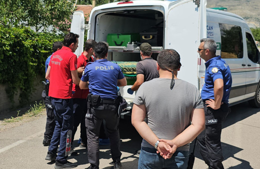 Erzincan'da bir kişi evinde ölü bulundu! Başına sert cisimle vurulmuş!