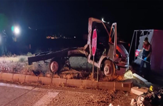 Kırşehir'de acı kaza! Kamyonet hakimiyeti kaybetti: 2 ölü, 3 yaralı