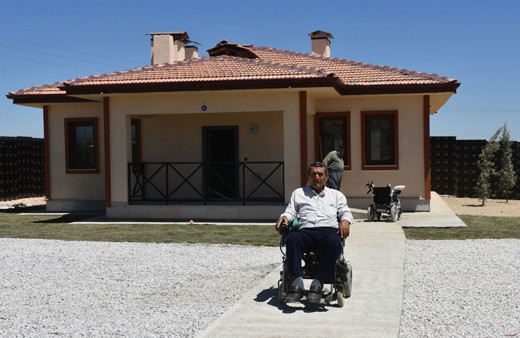 Malatya'da depremzedeler köy evlerine girmeye başladı: Ağladım, kendimi tutamadım