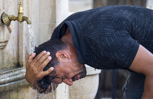 51 derece sıcaklık bekleniyor! Ülkede tüm kurumlar tatil edildi