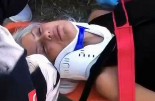 Sakarya'da takla atan araçtan çıktı 'ben öldüm mü?' diye sordu o anlar görüntülendi