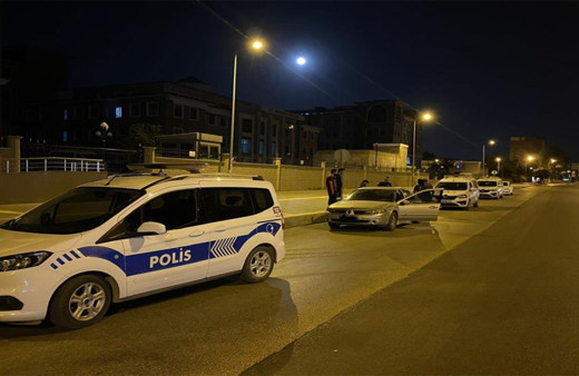 Valilik önünde yaptığı tuhaf hareketlerle polis ekiplerini harekete geçirdi