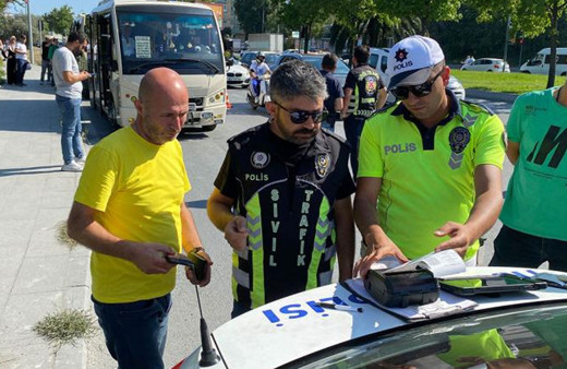 Emniyet kemerinden ceza kesildi, 'havalar çok sıcak' diye itiraz etti