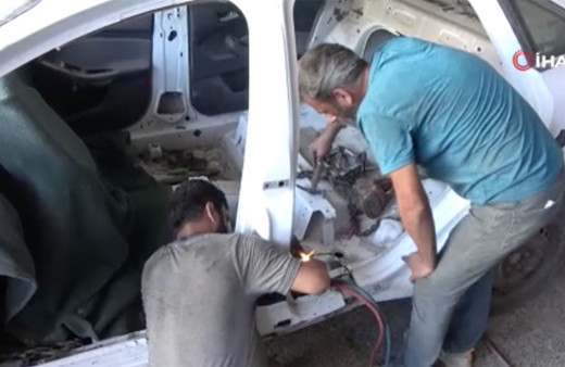 Hatay'da ustalar depremin vurduğu araçları ekonomiye kazandırıyor