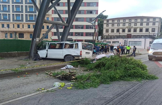 Giresun'da acı kaza! Fındık işçilerini taşıyan minibüs kaza yaptı: 1 ölü 13 yaralı