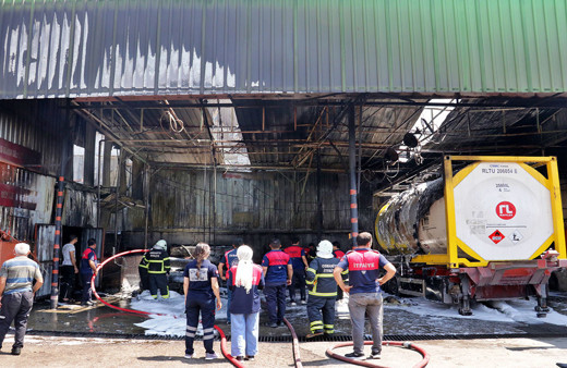 Osmaniye'de korkutan patlama! Oto servis alev alev yandı: 3 kişi yaralandı