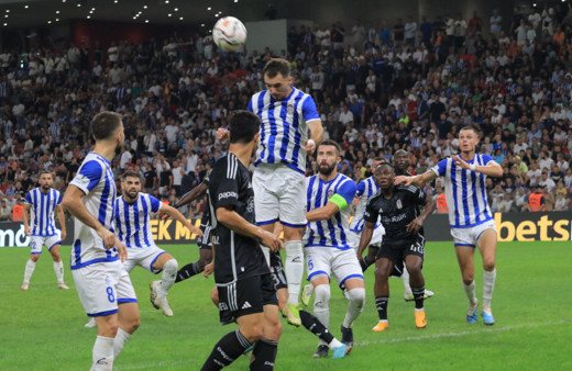 Beşiktaş Tirana'yı 2-0 mağlup ederek bir üst tura yükseldi