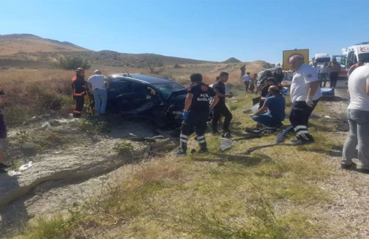 Başkentte feci kaza! İki otomobil çarpıştı: 2'si ağır 4 yaralı