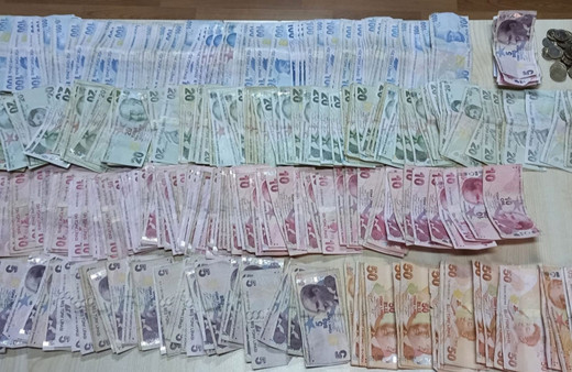 Dilencinin elindeki poşetten 13 bin 630 lira çıktı!