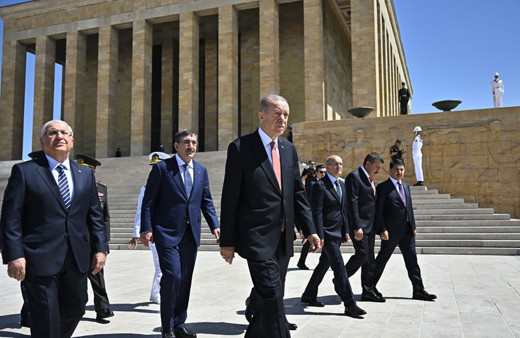Cumhurbaşkanı Erdoğan başkanlığındaki YAŞ üyeleri Anıtkabir'i ziyaret etti