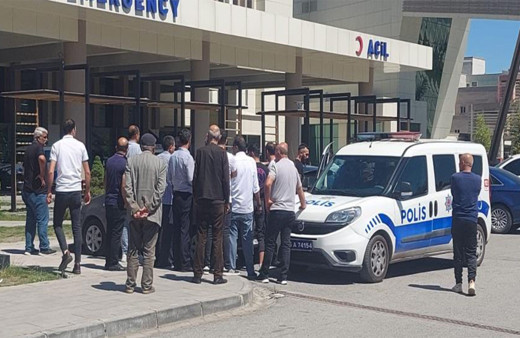 Erzurum'da görevliler ve hasta yakınları birbirine girdi! Hastanede ki kavgayı polis ayırdı