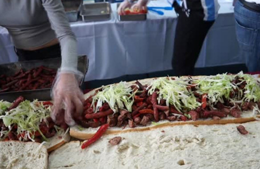 Meksikalılardan sandviç rekoru! 75 metre ve 800 kilogram!