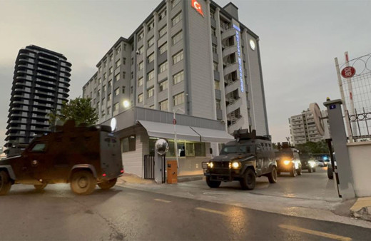 Mersin'de 38 adrese şafak operasyonu! 37 uyuşturucu satıcısı yakalandı