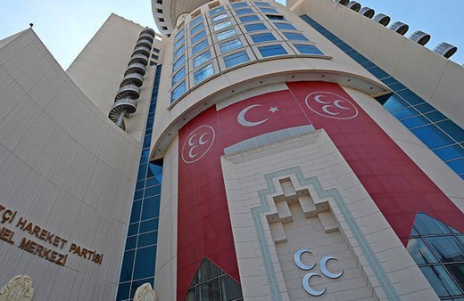 MHP'de 3 ismin istifası istendi