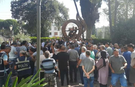 Asırlık yerleri için Torbalı esnafı grevde! Tezgahlarını kapatıp ayaklandılar