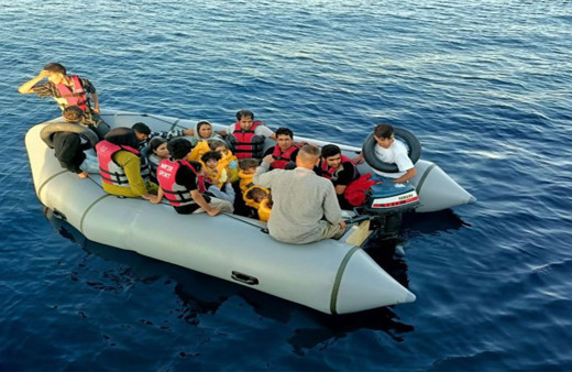 Ayvacık'ta 20 kaçak göçmen sahil güvenlik ekipleri tarafından yakalandı