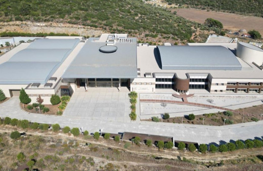 Kuşadası Efes Kongre Merkezi çürümeye devam ediyorF